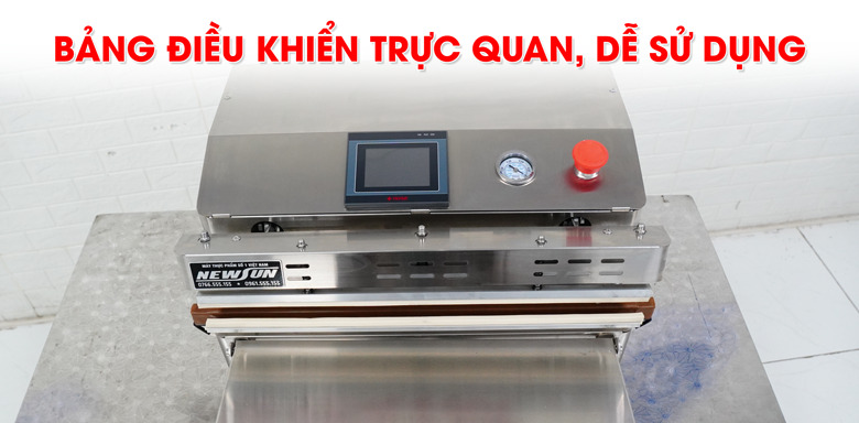 Bảng điều khiển sử dụng PLC giúp hiển thị rõ ràng và dễ sử dụng 